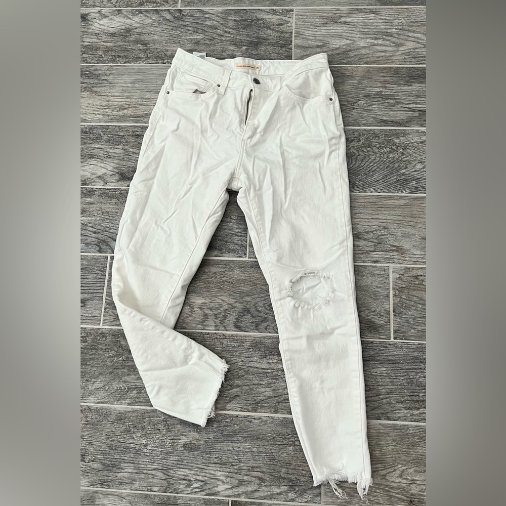 White Levi jeans high waisted